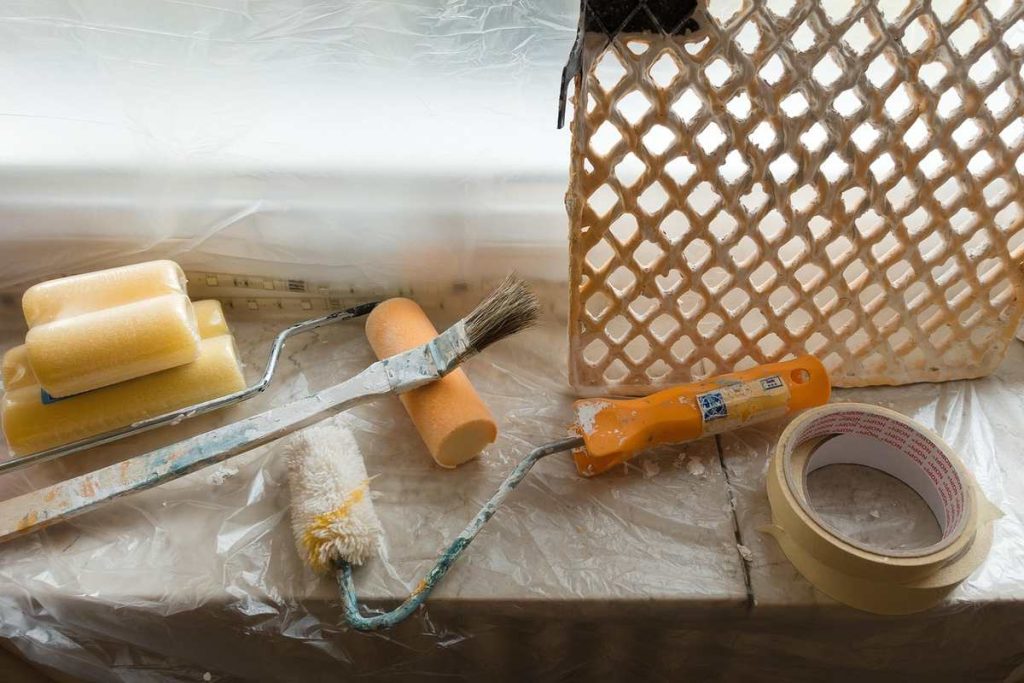 Peindre une pièce sans déplacer les meubles : protéger chaque recoin