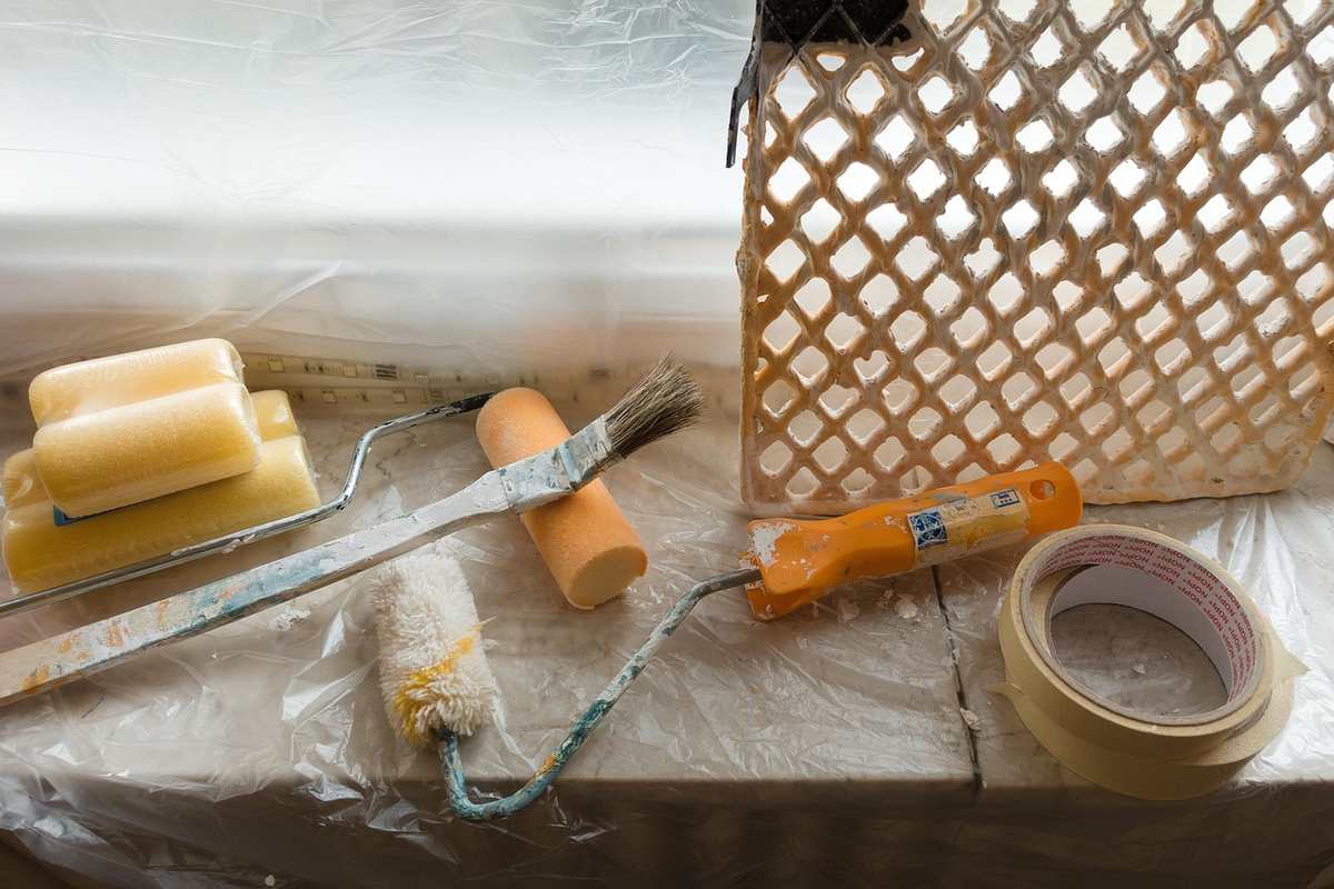 Peindre une pièce sans déplacer les meubles : protéger chaque recoin